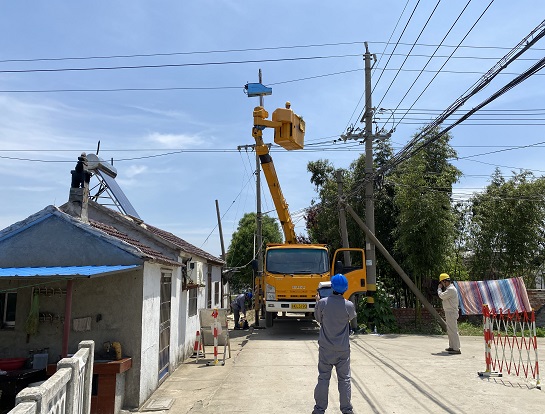 江蘇揚(yáng)州、徐州兩地先后開(kāi)展跨河、房線矛盾線路絕緣噴涂作業(yè)